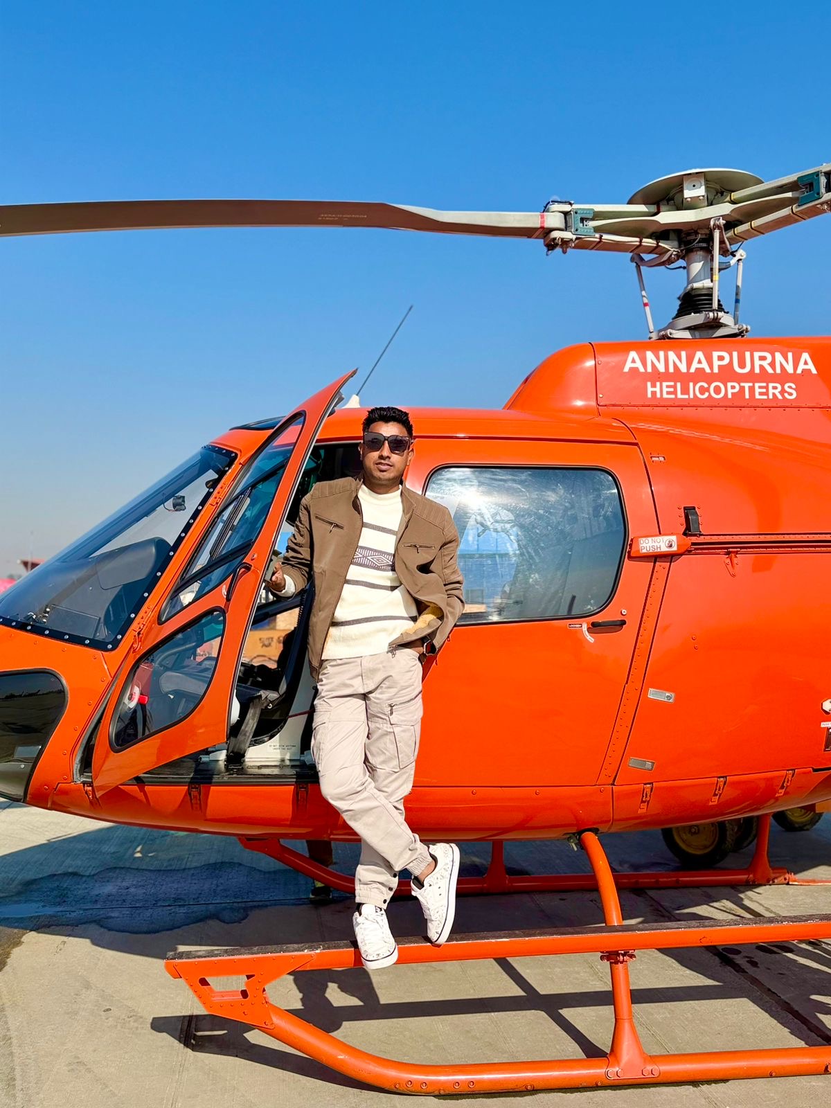 Rudra and clients, Annapurna Helicopters